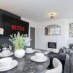 2 Bedroom Centre 85 Smart Tv Location