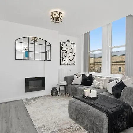 2 Bedroom Centre 85 Smart Tv Location