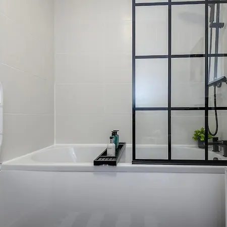 2 Bedroom Centre 85 Smart Tv Location 公寓 *