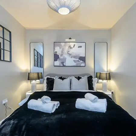2 Bedroom Centre 85 Smart Tv Location Bradford (West Yorkshire)