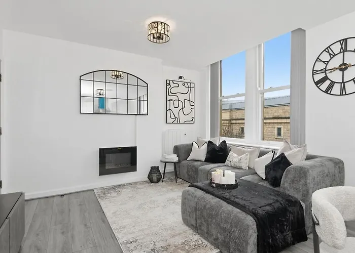 2 Bedroom Centre 85 Smart Tv Location