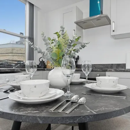 2 Bedroom Centre 85 Smart Tv Location בראדפורד
